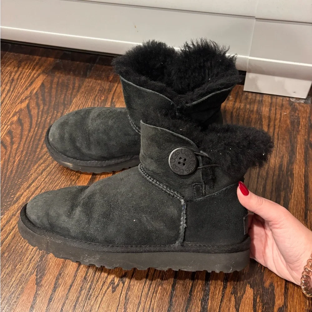 UGG Mini Bailey Button Black Boots Size 8 Women’s